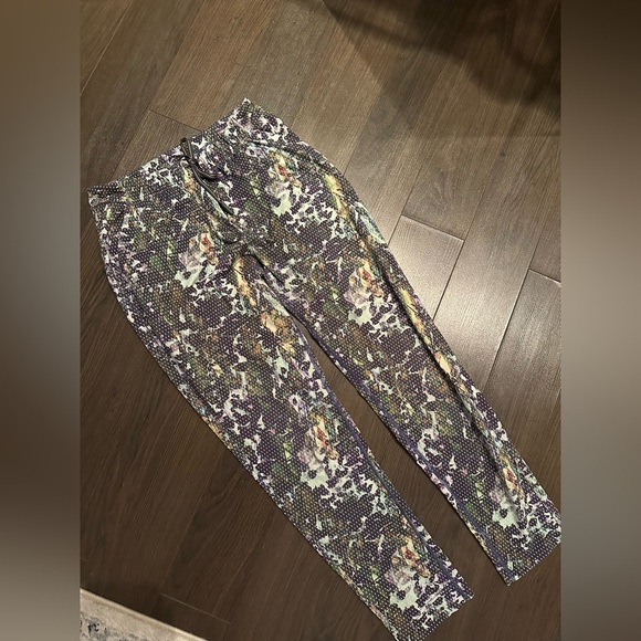 lululemon Jet Crop *Luxtreme (Slim)
Floral Sport White Multi - Picture 6 of 8